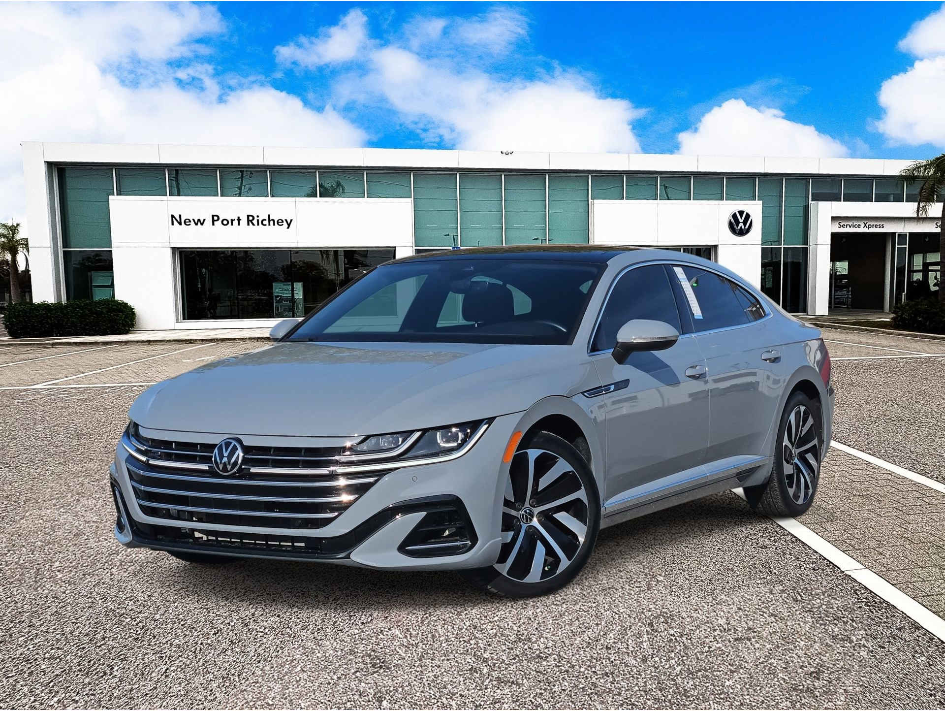 2022 Volkswagen Arteon SEL R-Line's photo