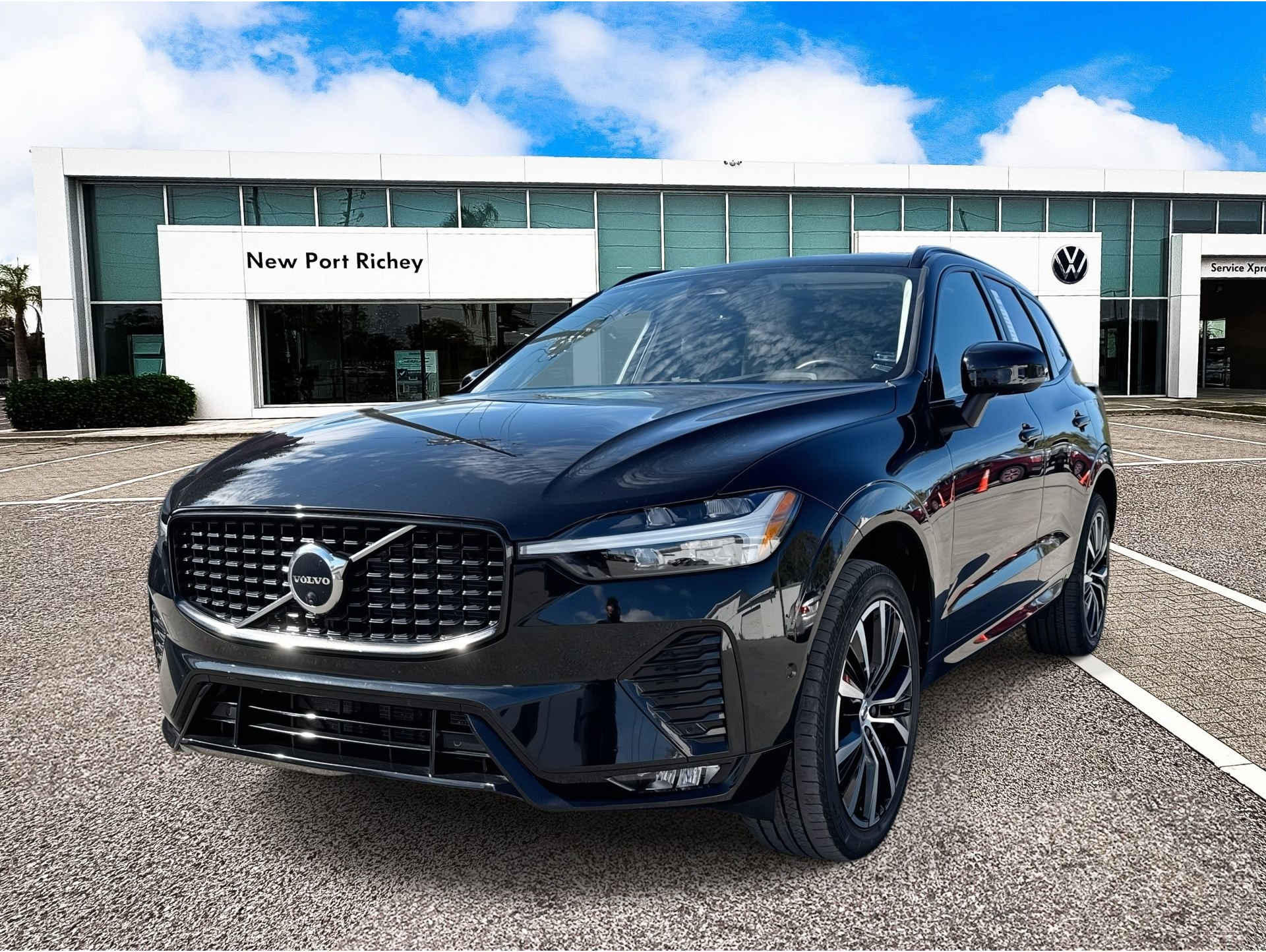2023 Volvo XC60 Plus's photo