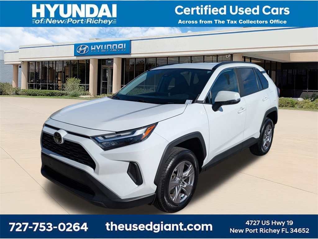 2022 Toyota RAV4 XLE's photo