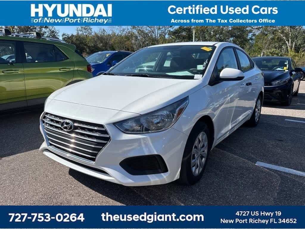 2022 Hyundai Accent SE's photo