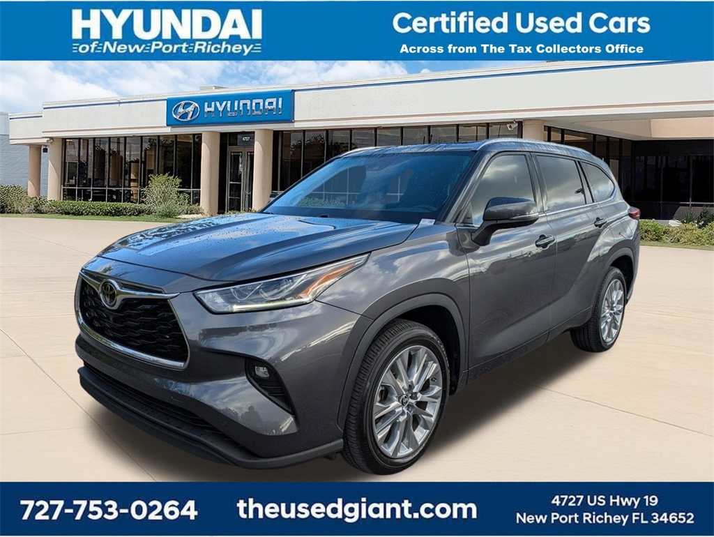2022 Toyota Highlander Limited's photo