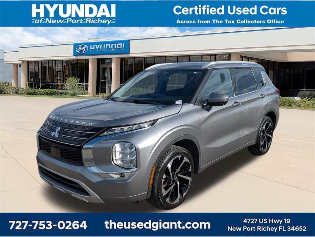 2022 Mitsubishi Outlander SE's photo