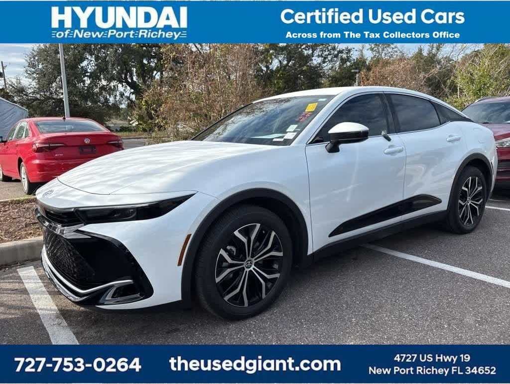 2025 Toyota Crown XLE's photo