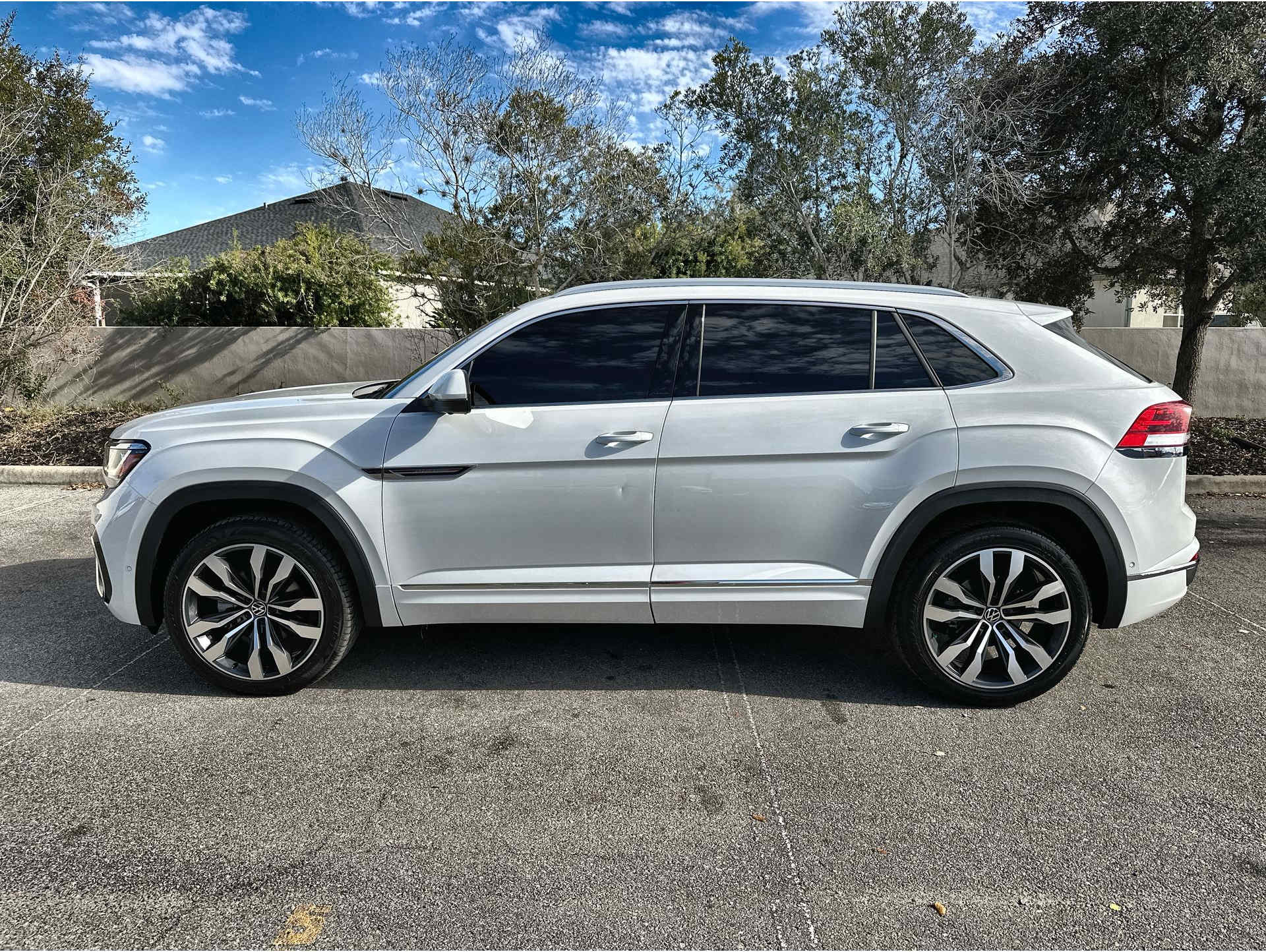 2022 Volkswagen Atlas Cross Sport SEL Premium R-Line