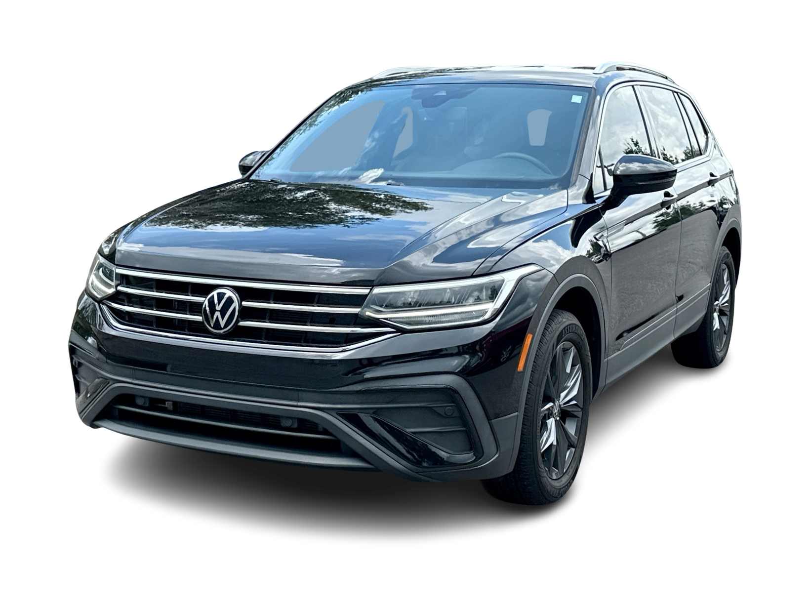Thumbnail: 2023 Volkswagen Tiguan - 1