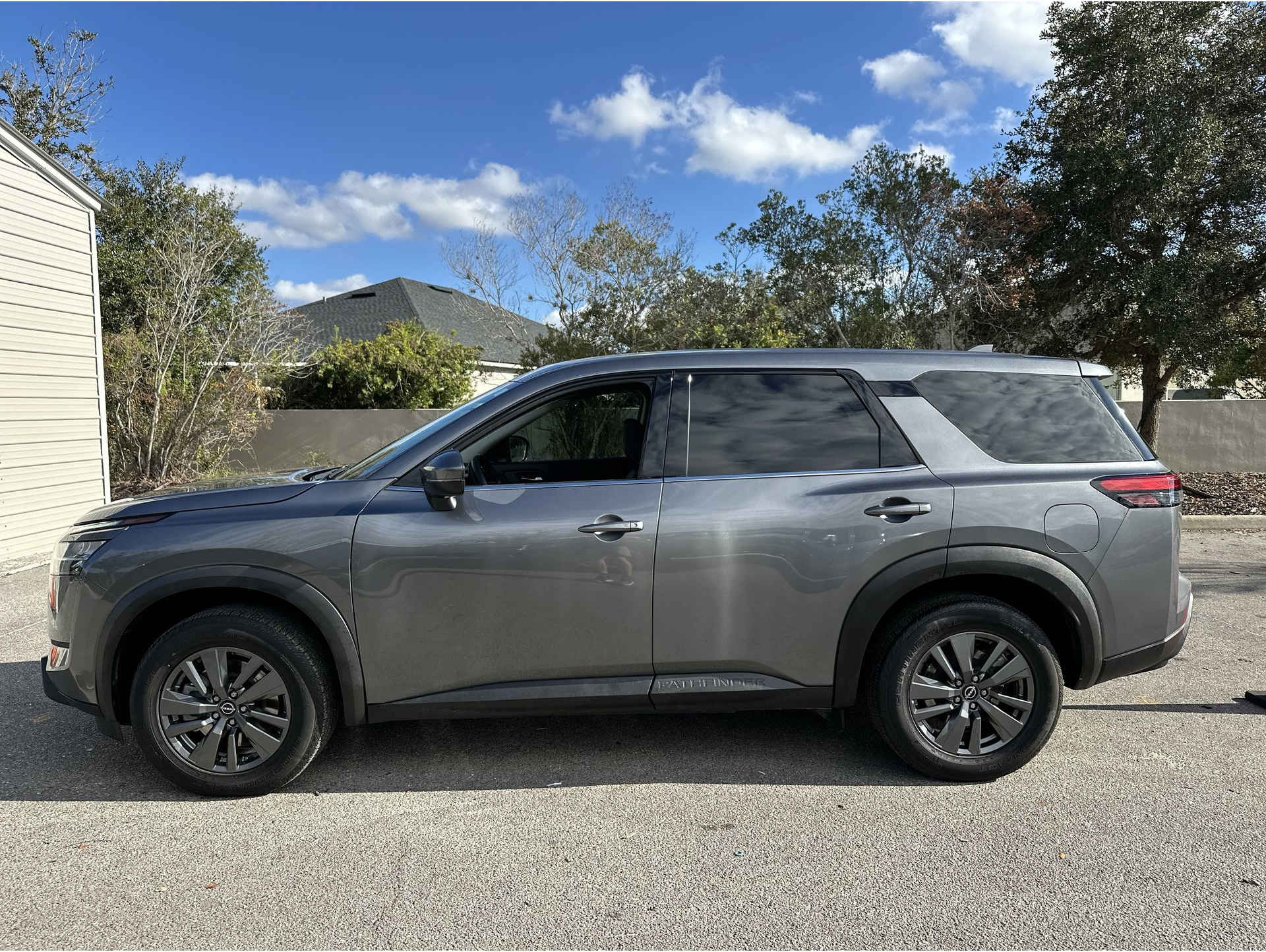 2022 Nissan Pathfinder S's photo