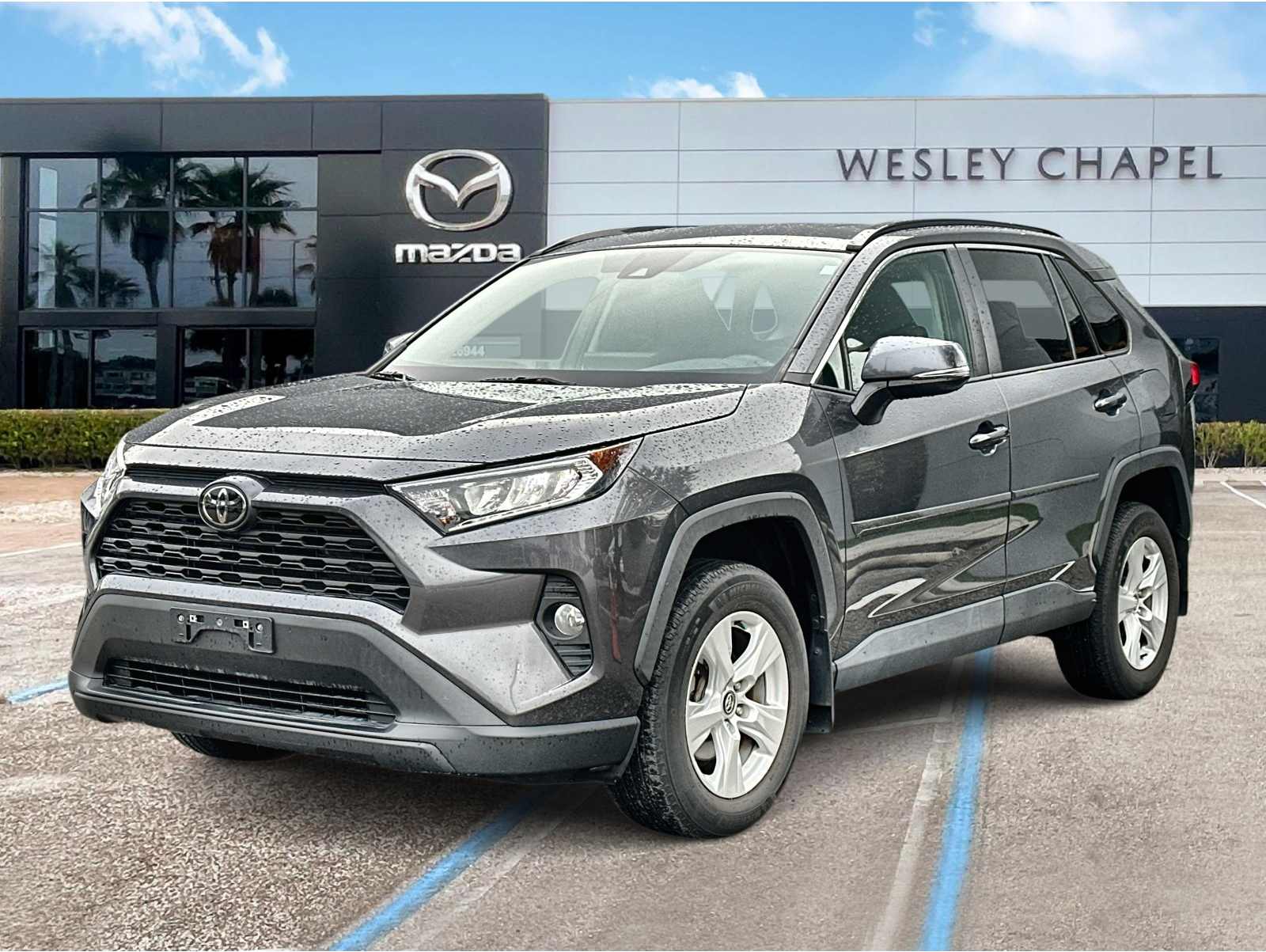 2021 Toyota RAV4 XLE's photo