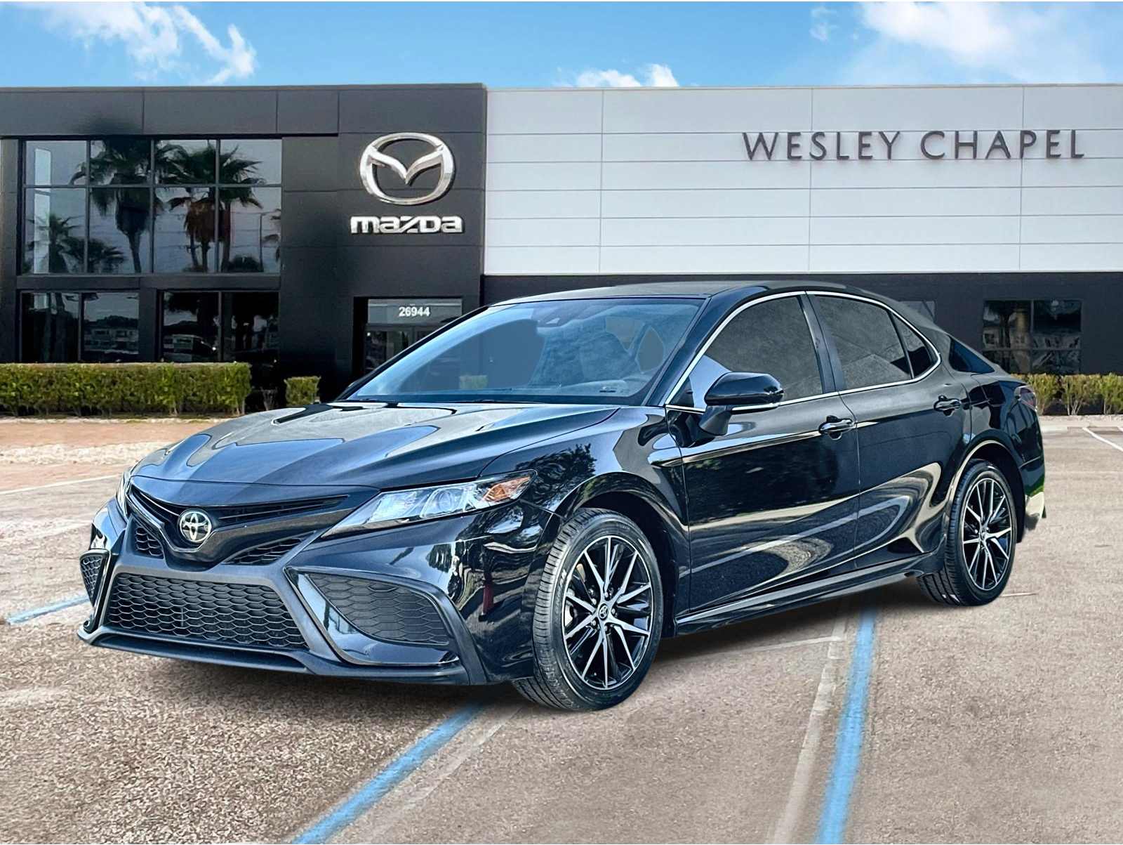 2023 Toyota Camry SE's photo