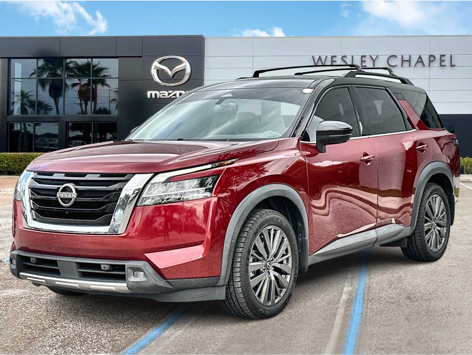 2022 Nissan Pathfinder SL's photo