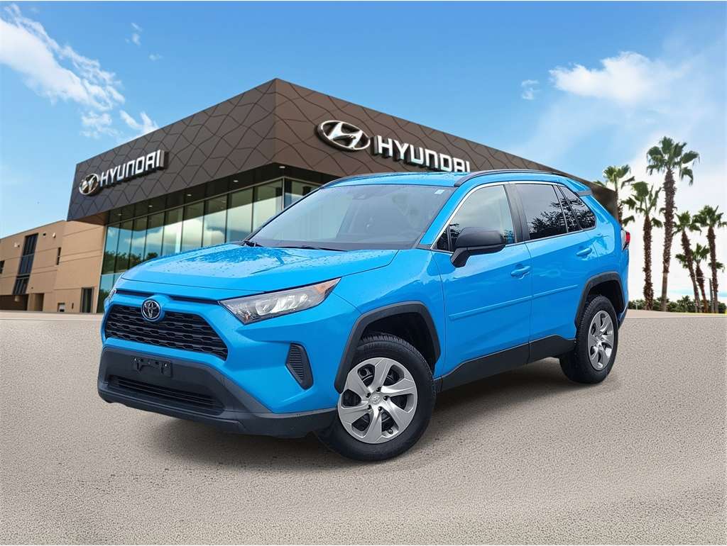 2019 Toyota RAV4 LE's photo