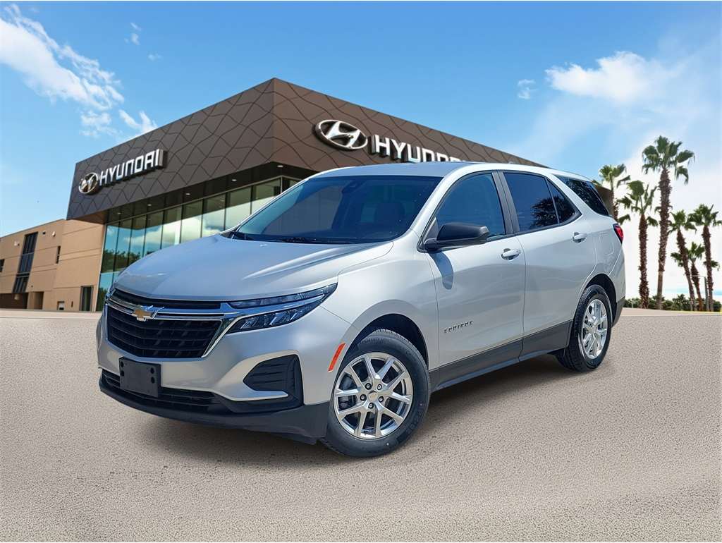 2022 Chevrolet Equinox LS's photo