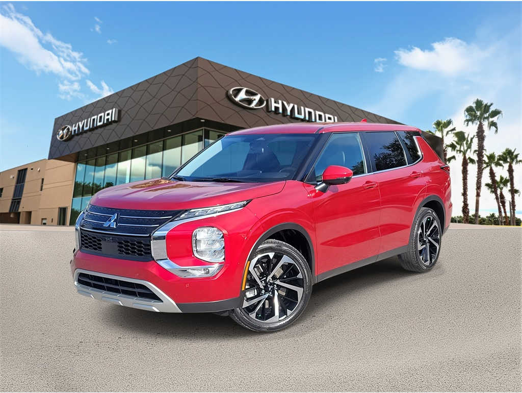 2024 Mitsubishi Outlander SE's photo
