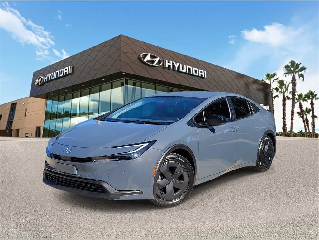 2024 Toyota Prius LE's photo