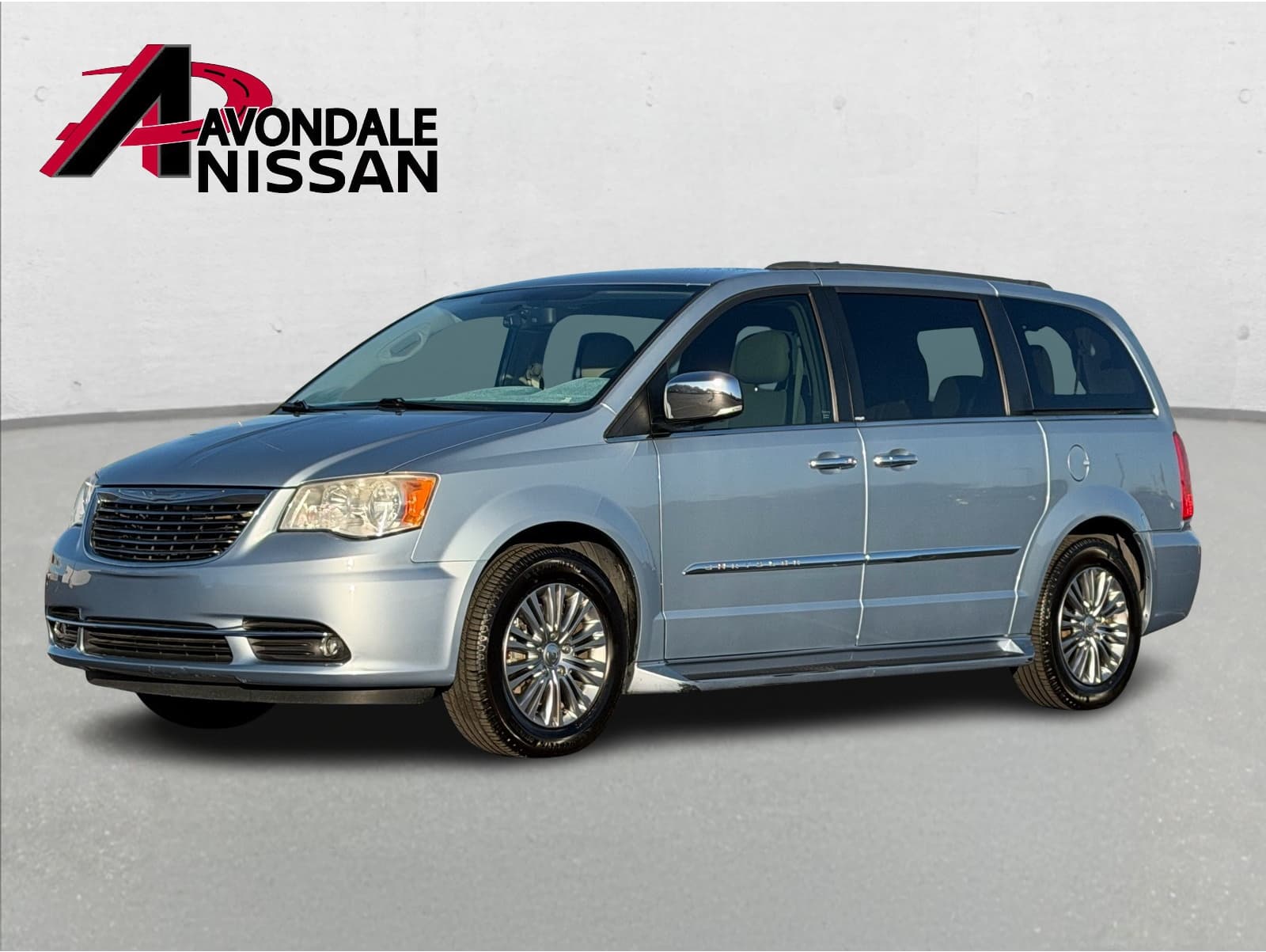 2013 Chrysler Town & Country Touring-L's photo