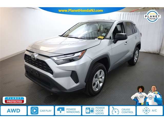 2023 Toyota RAV4 LE's photo