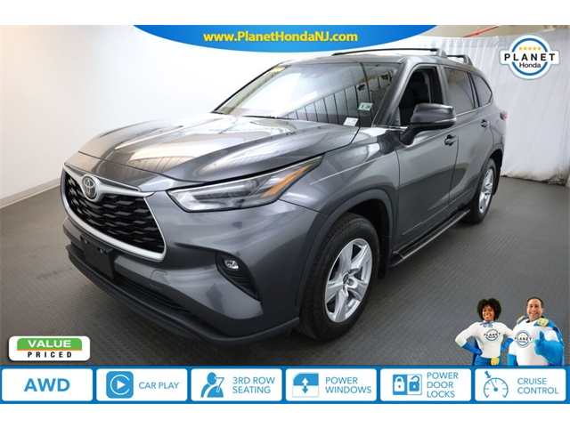 2023 Toyota Highlander LE's photo