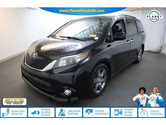 2014 Toyota Sienna SE's photo