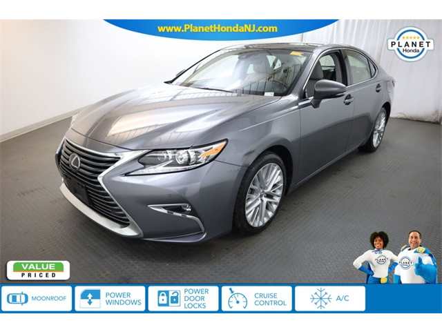 2016 Lexus ES 350's photo