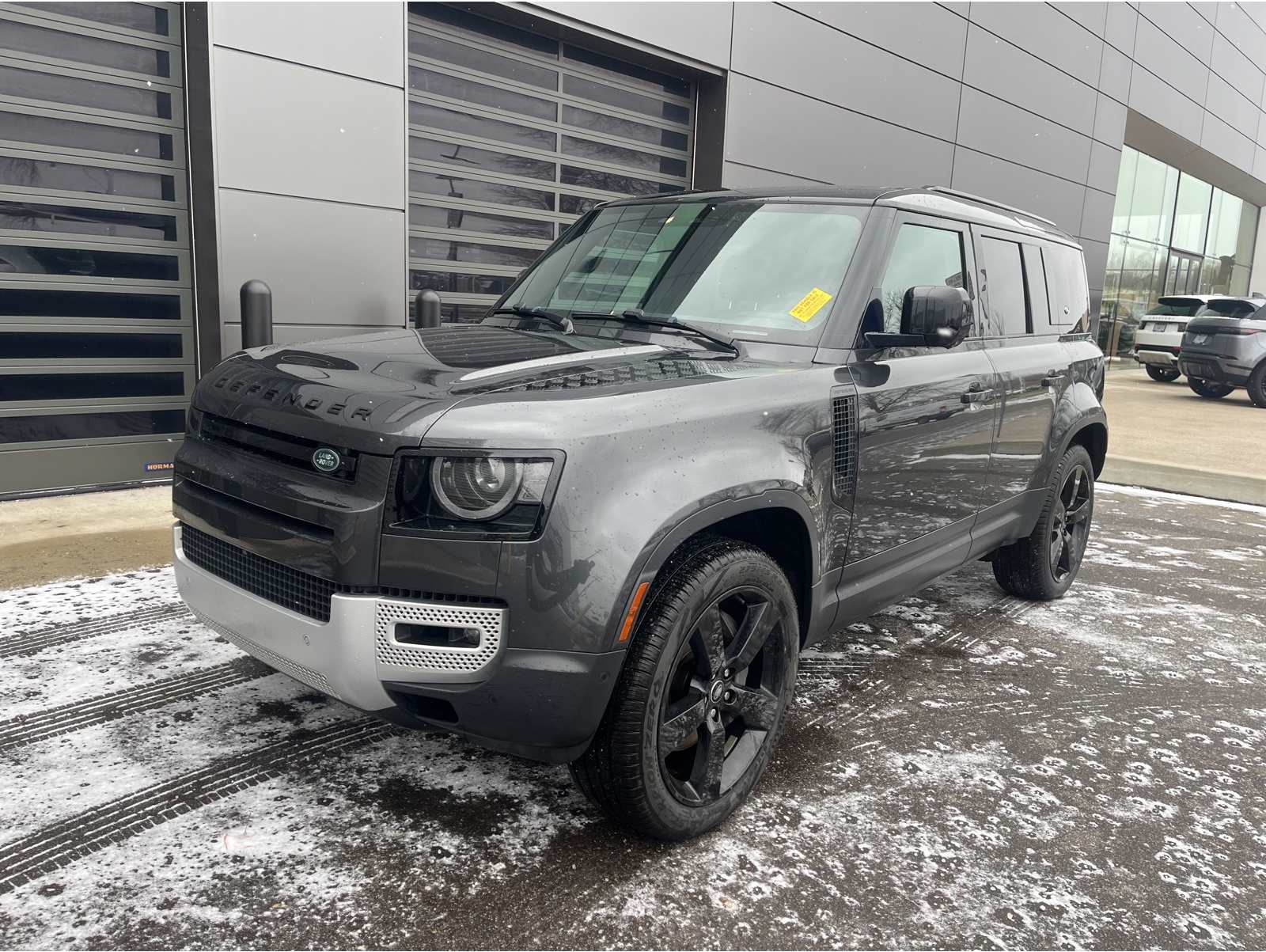 2022 Land Rover Defender SE's photo