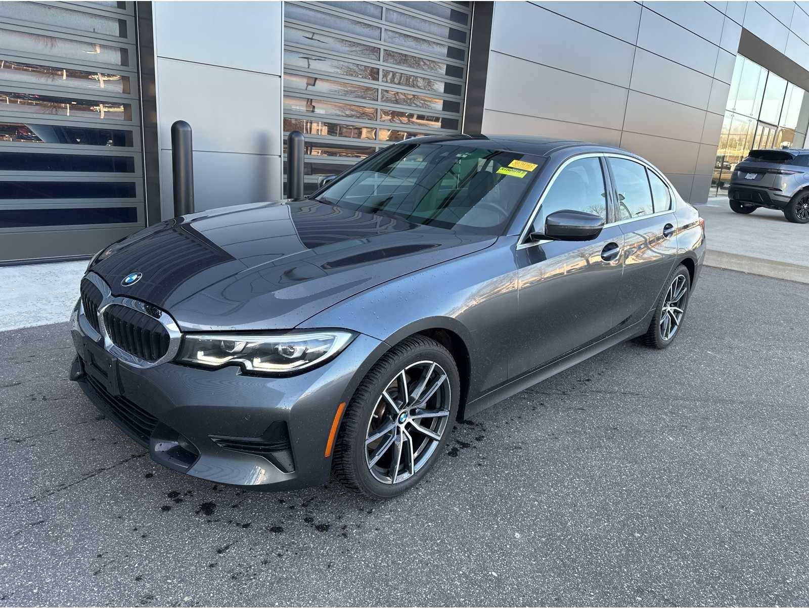 2019 BMW 3 Series 330's photo