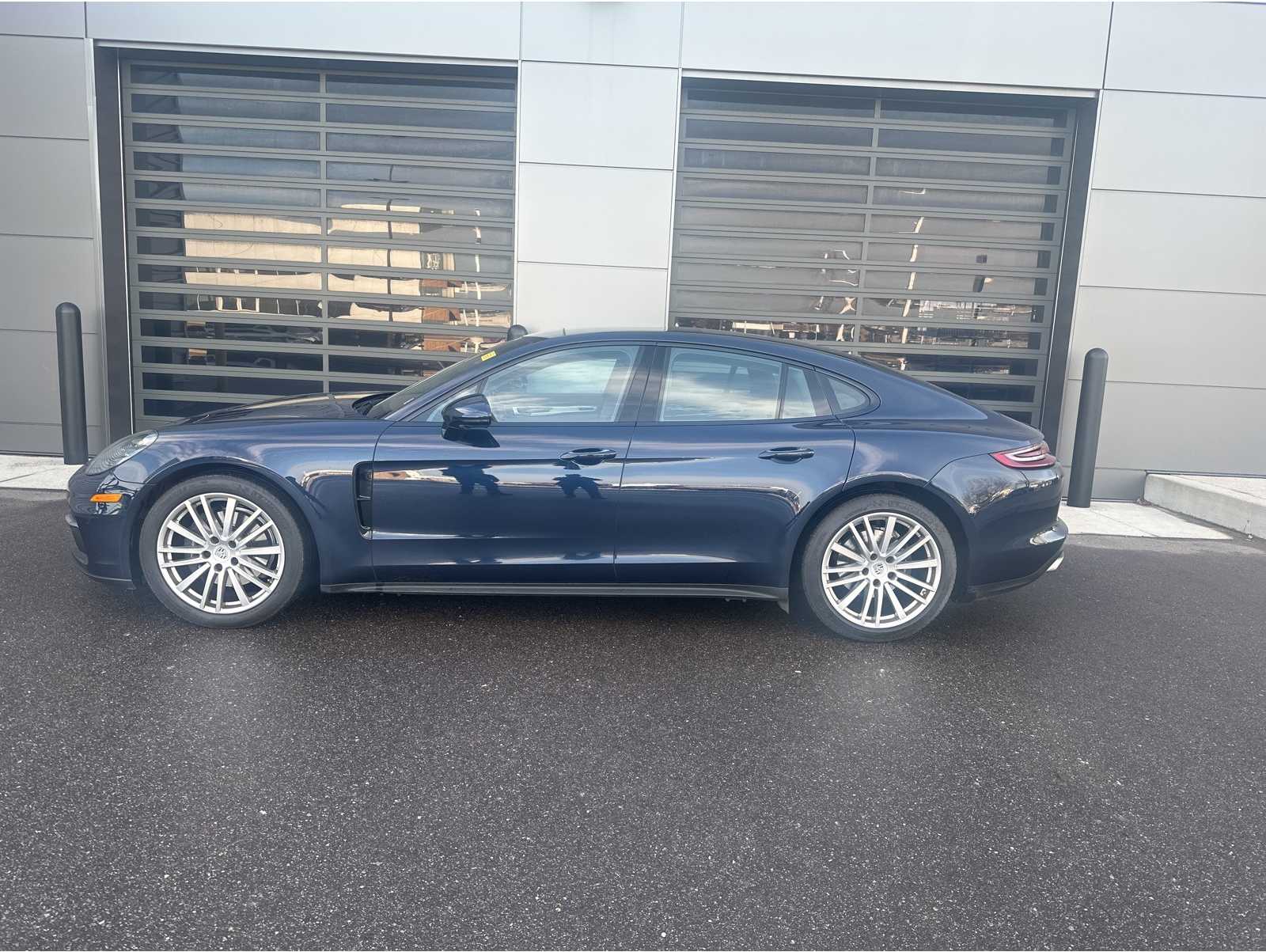 2019 Porsche Panamera Base's photo
