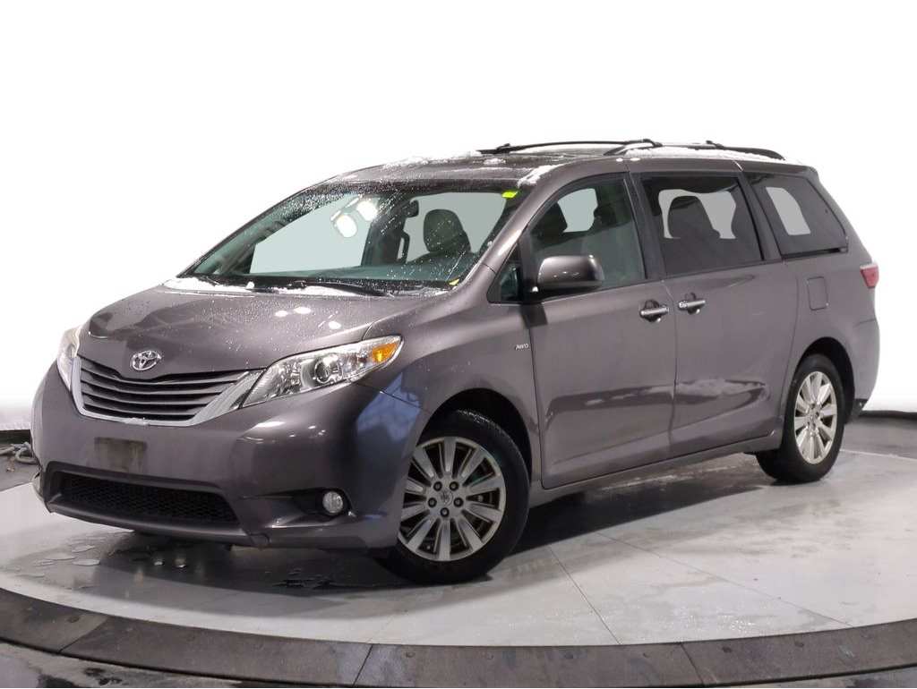 2017 Toyota Sienna XLE's photo