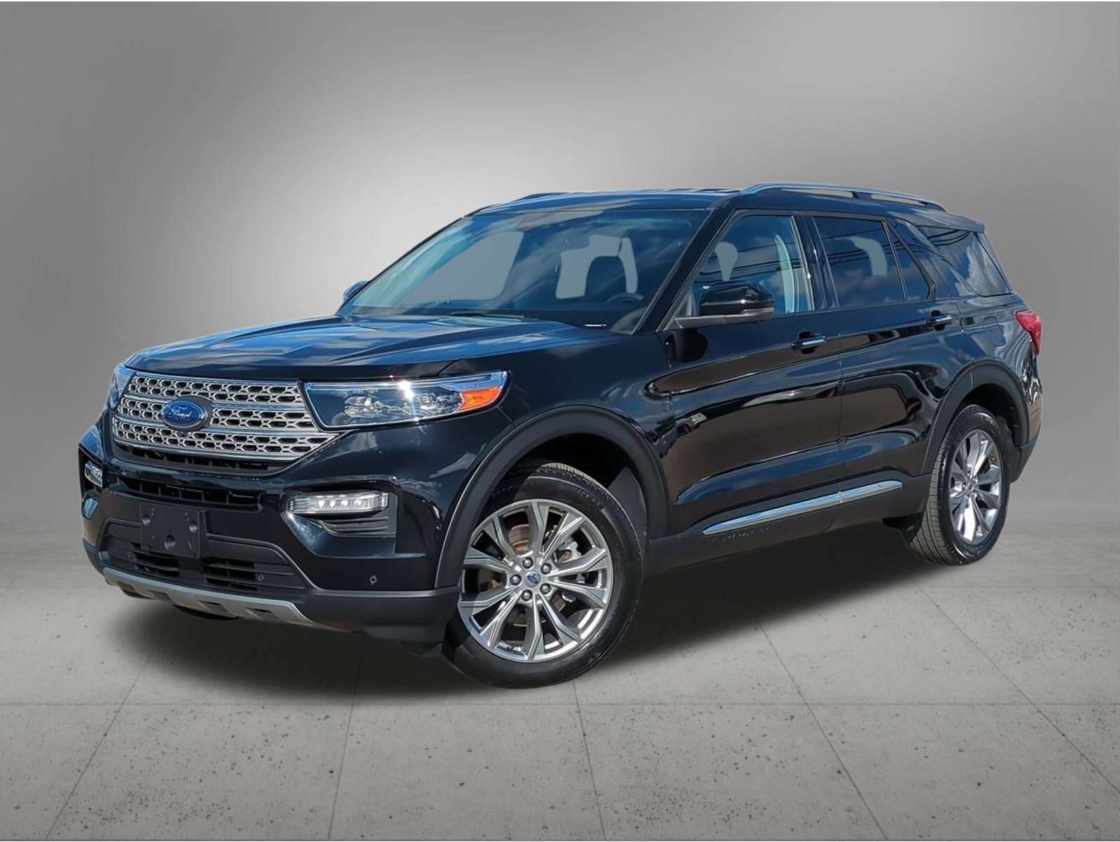 2022 Ford Explorer Limited's photo