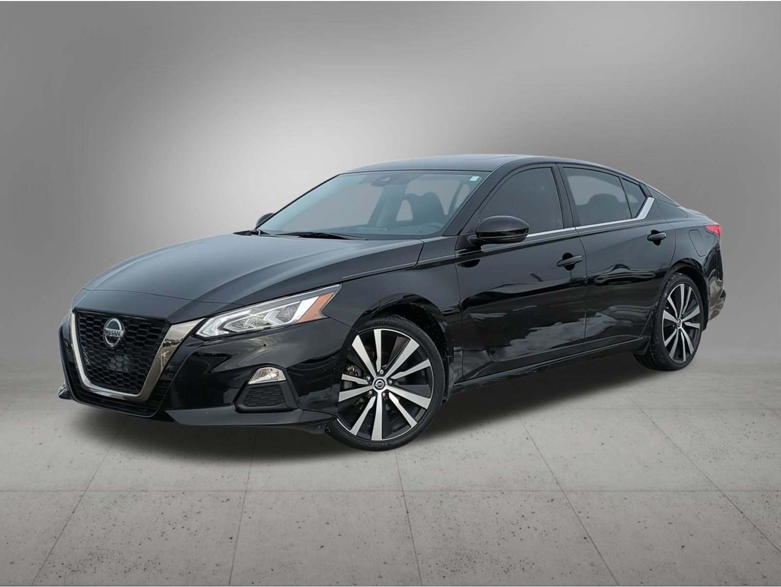 2020 Nissan Altima SR's photo