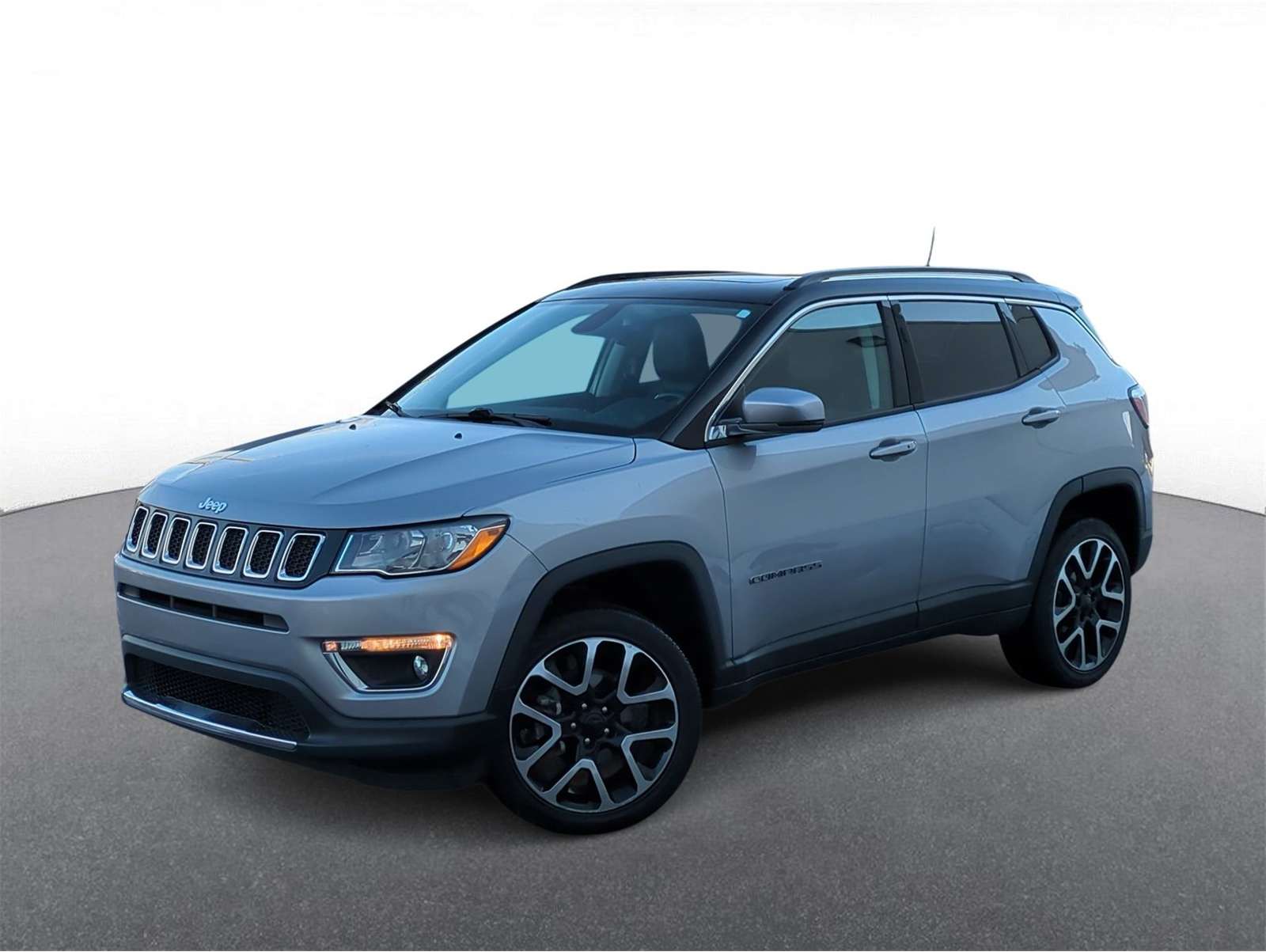 2018 Jeep Compass Limited's photo