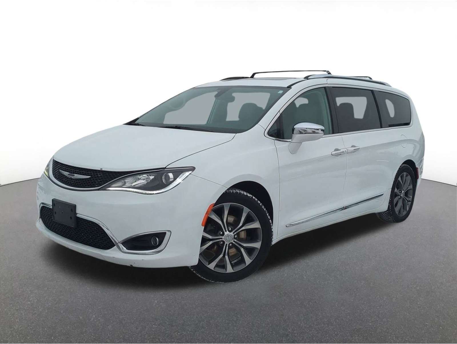 2018 Chrysler Pacifica Limited's photo