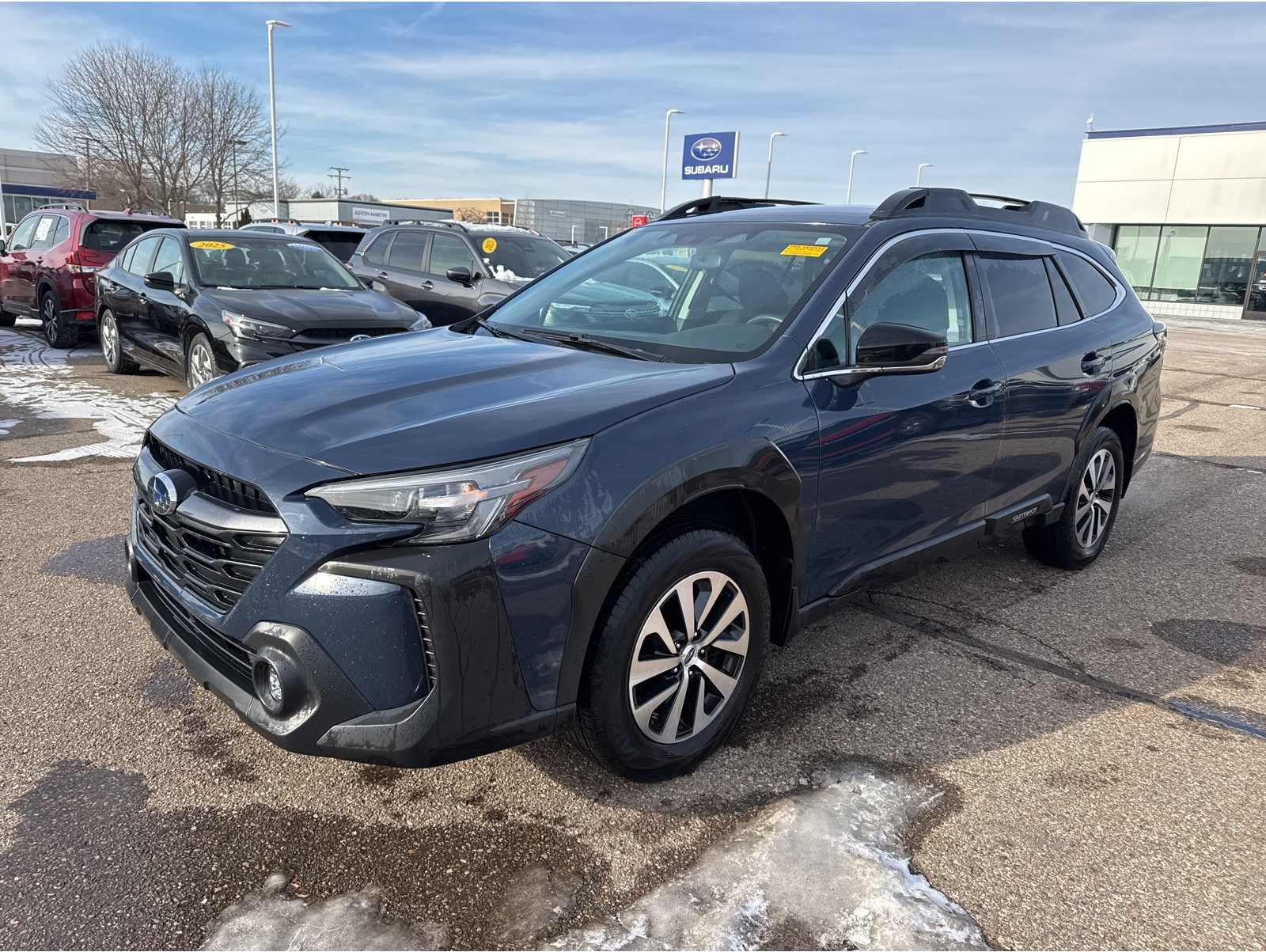 2023 Subaru Outback Premium's photo