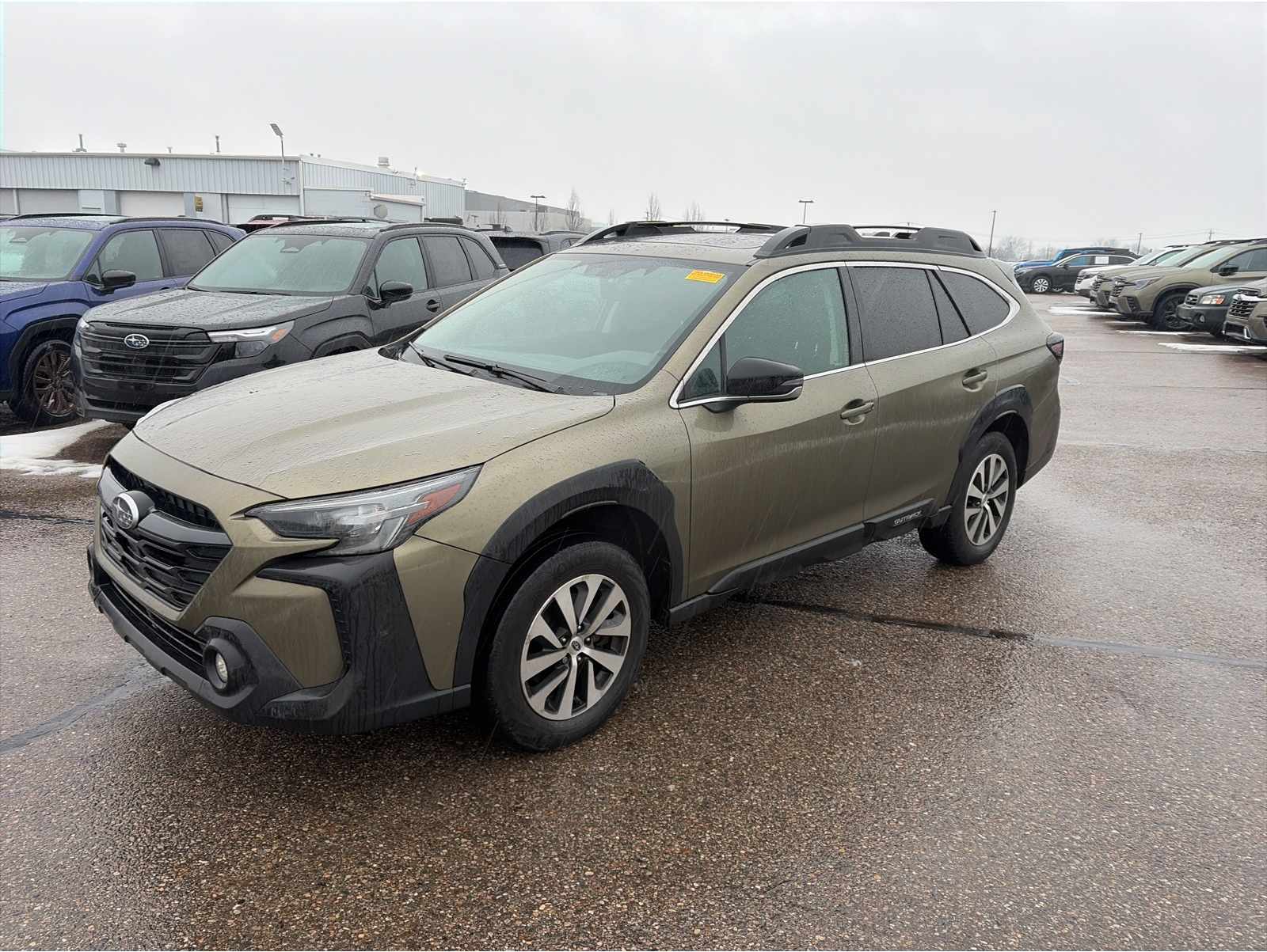 2023 Subaru Outback Premium's photo