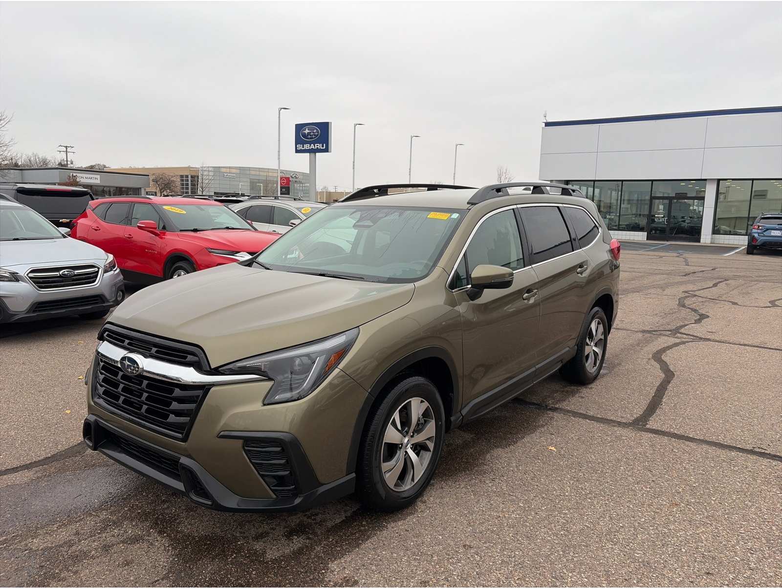 2023 Subaru Ascent Premium's photo