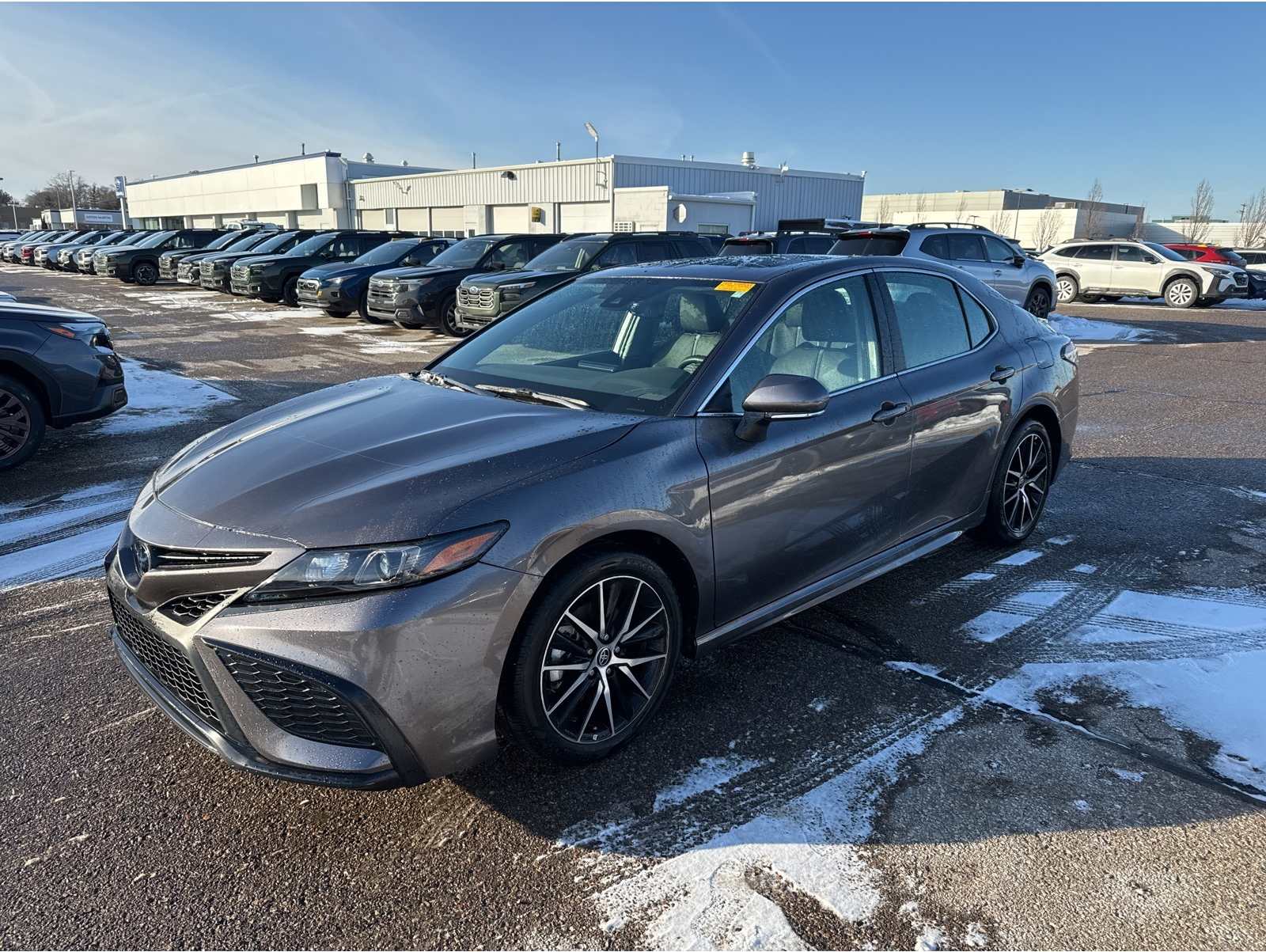 2024 Toyota Camry SE's photo