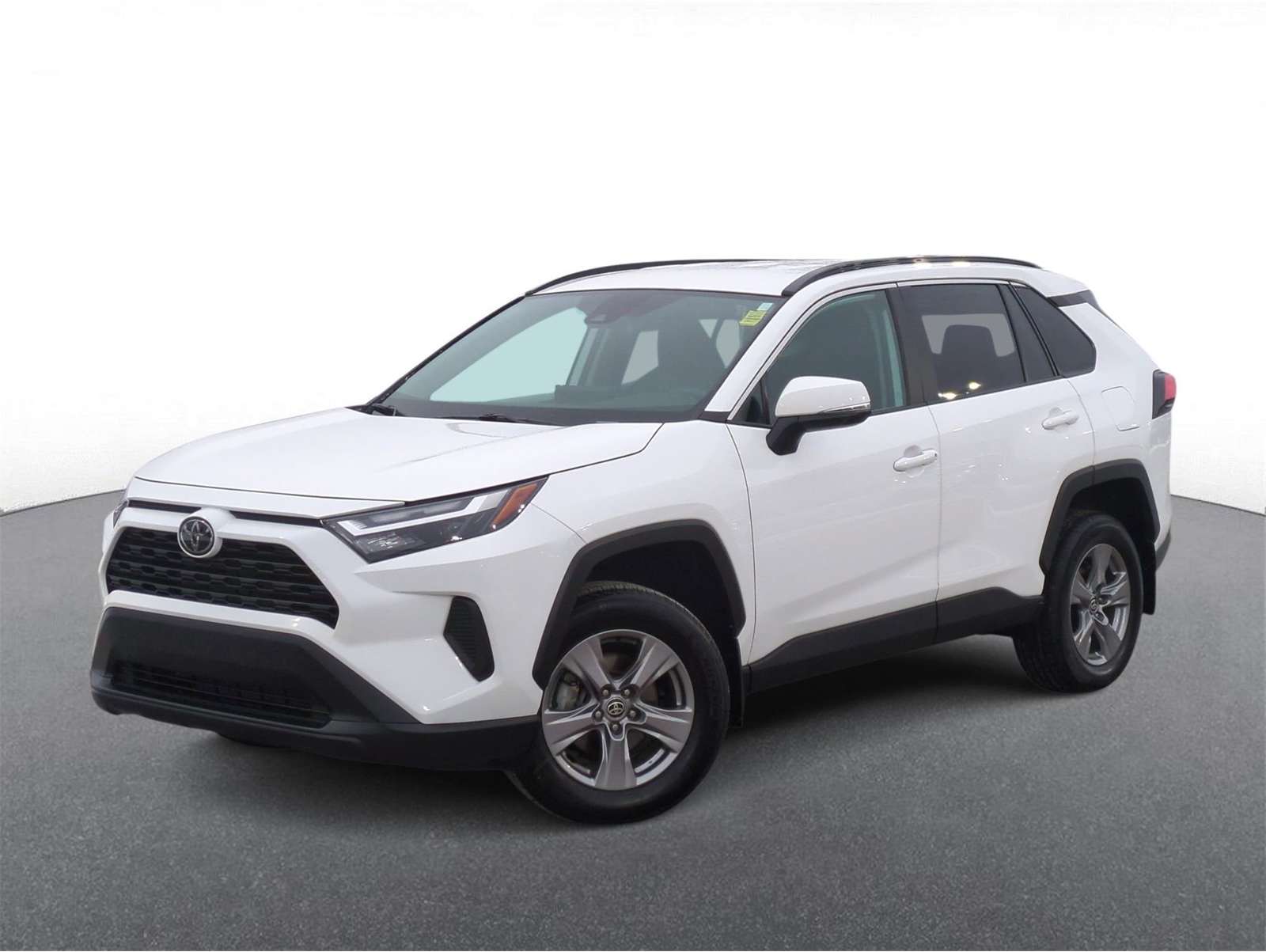 2024 Toyota RAV4 XLE's photo