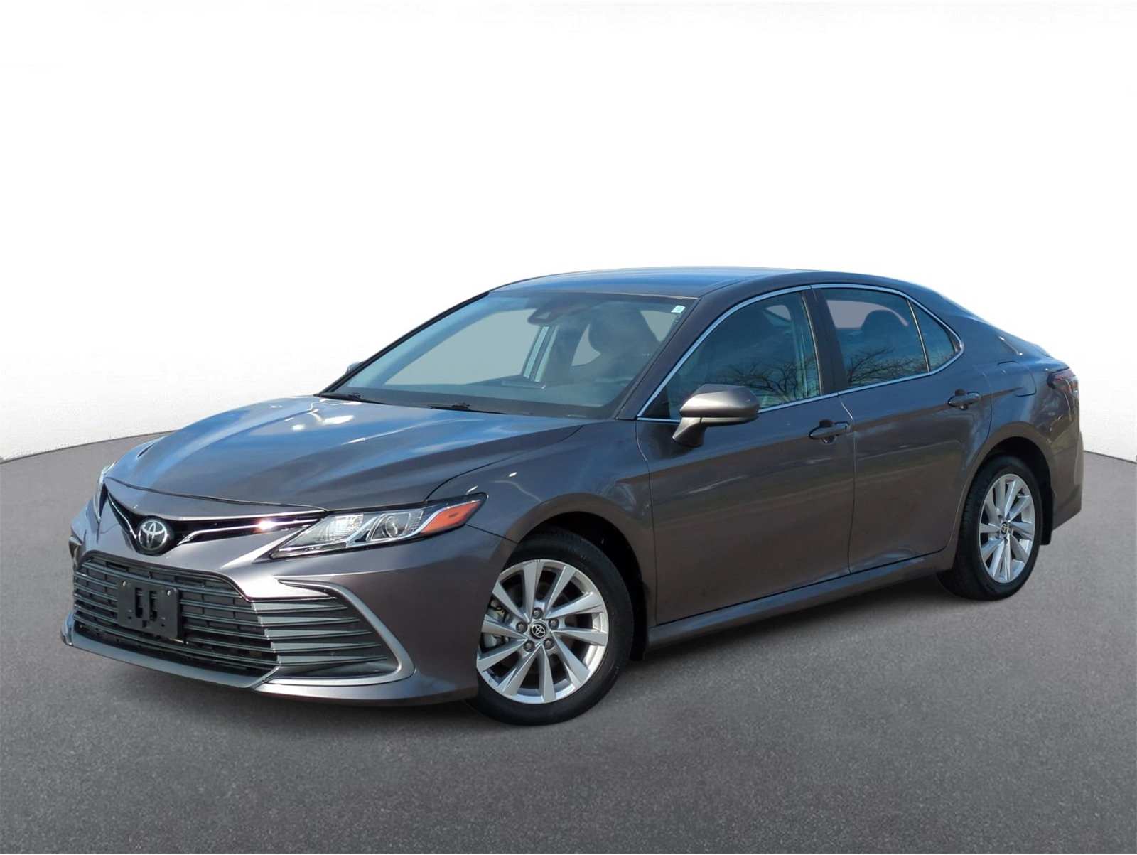 2023 Toyota Camry LE's photo