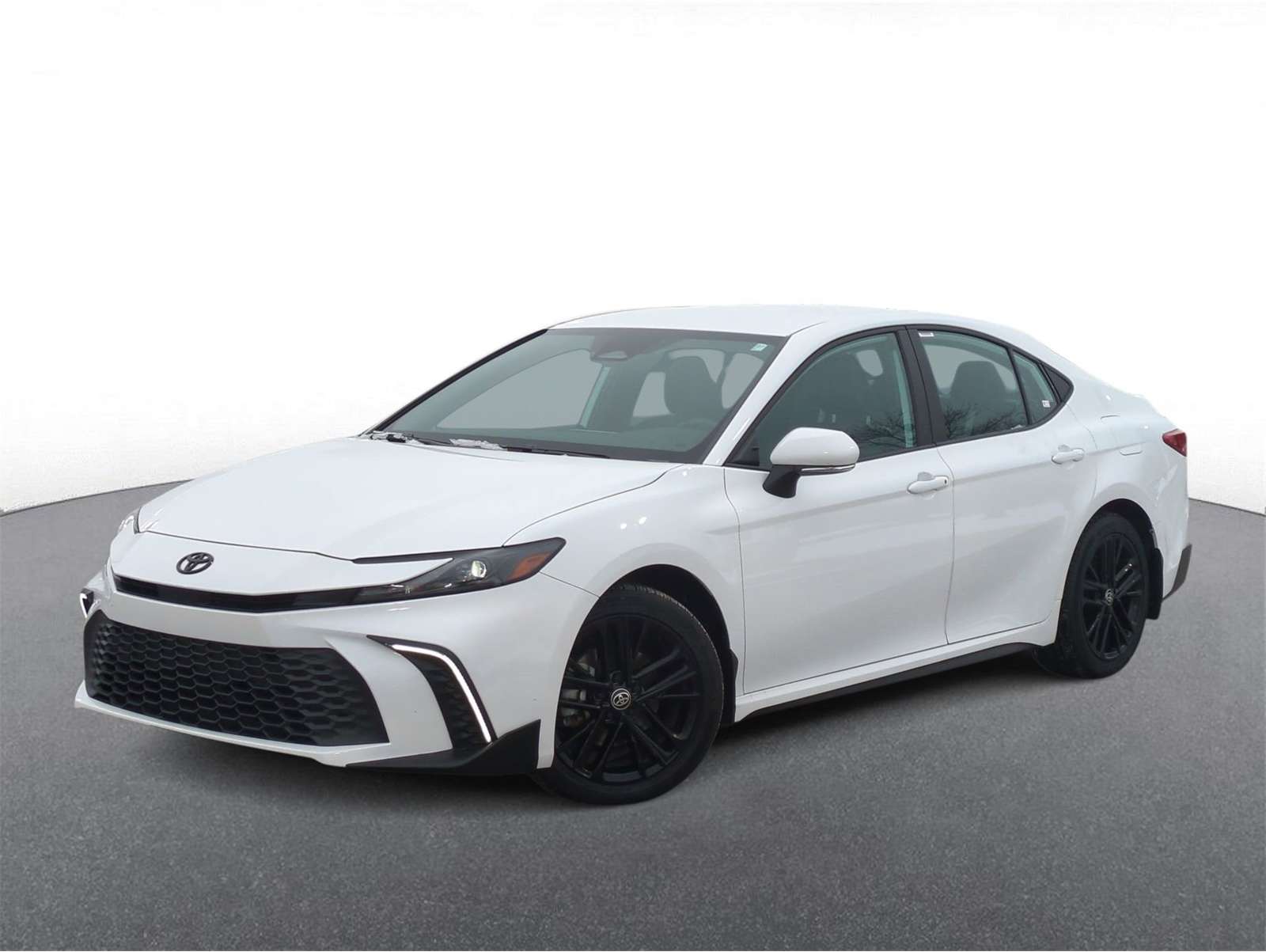 2025 Toyota Camry SE's photo