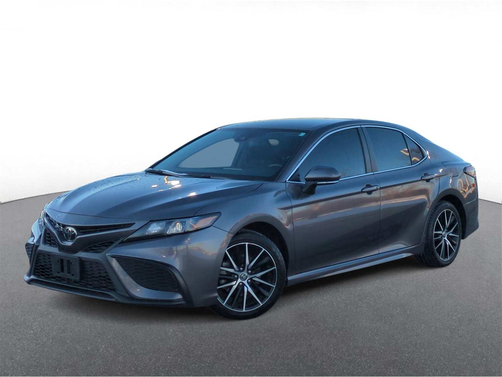 2023 Toyota Camry SE's photo