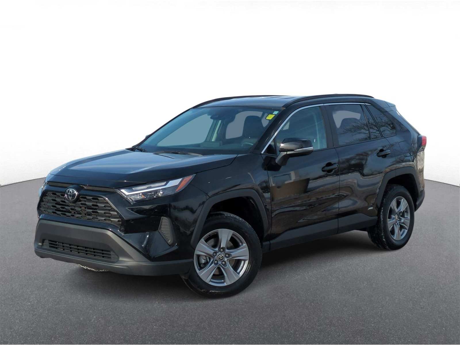 2025 Toyota RAV4 XLE's photo