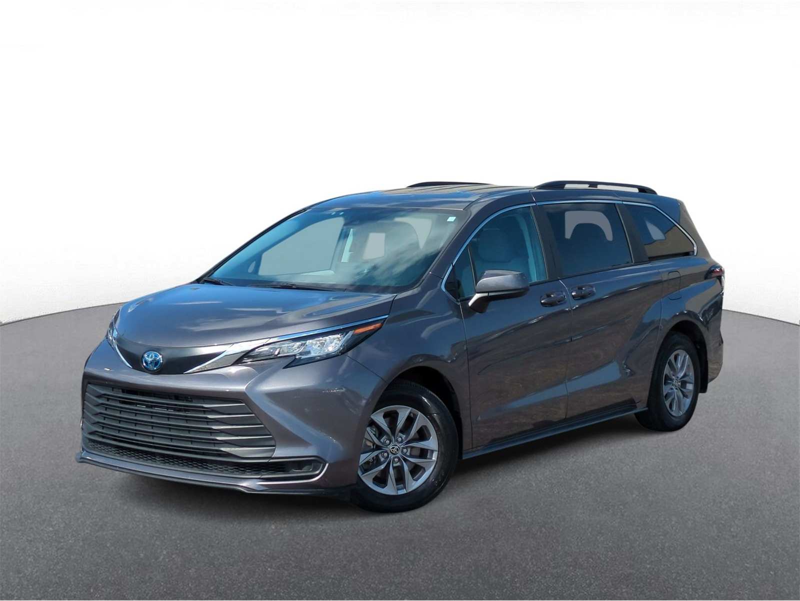 2023 Toyota Sienna LE's photo