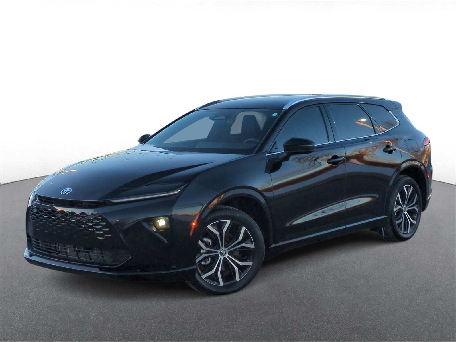 2025 Toyota Crown Signia XLE's photo