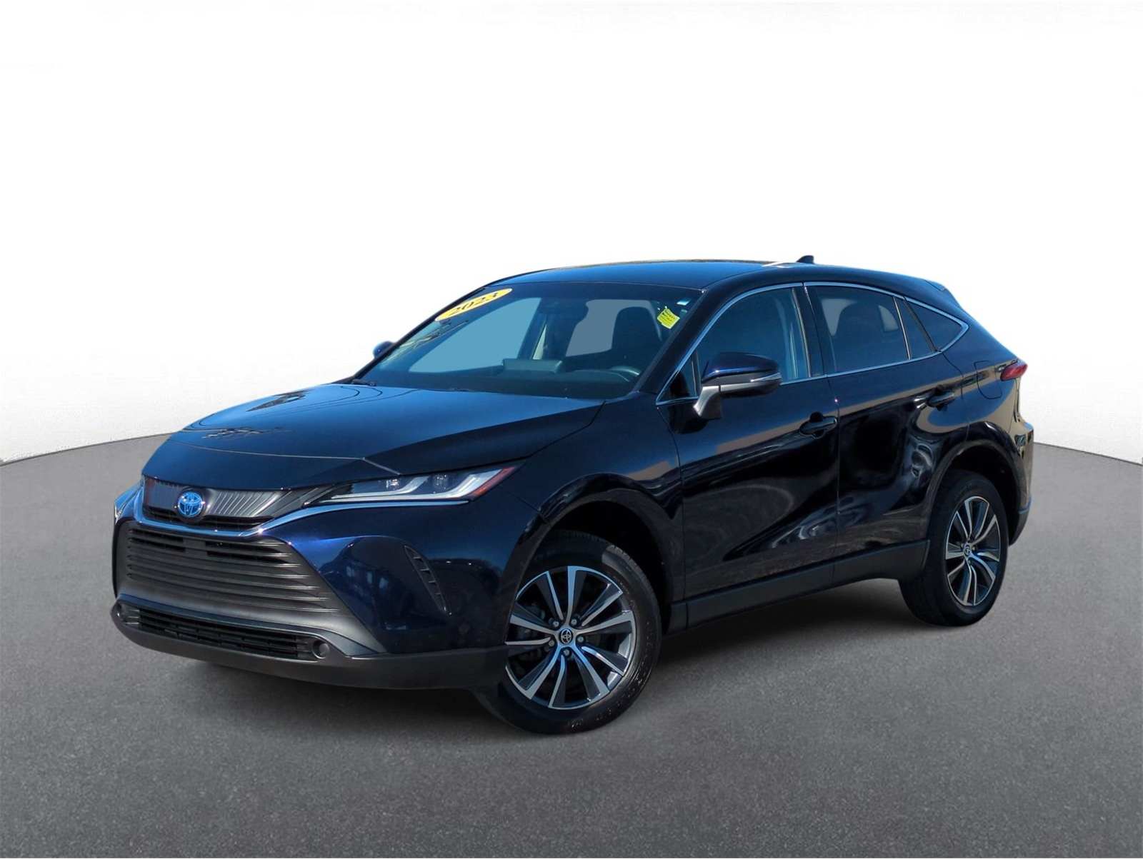 2023 Toyota Venza LE's photo