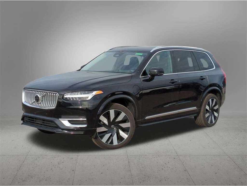 2025 Volvo XC90 Plus's photo