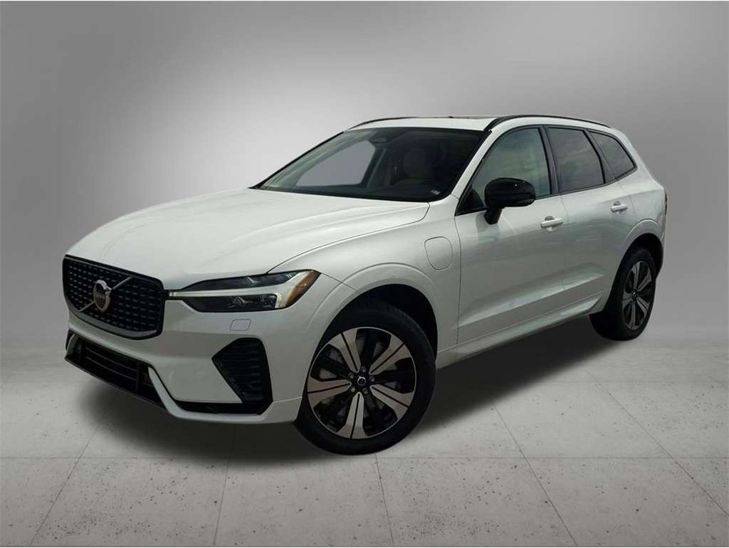 2025 Volvo XC60 Core's photo