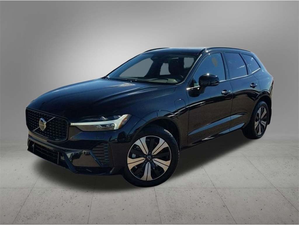 2025 Volvo XC60 Core's photo