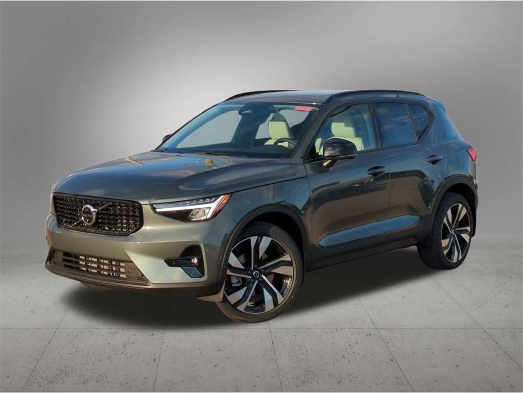 2026 Volvo XC40 Plus's photo