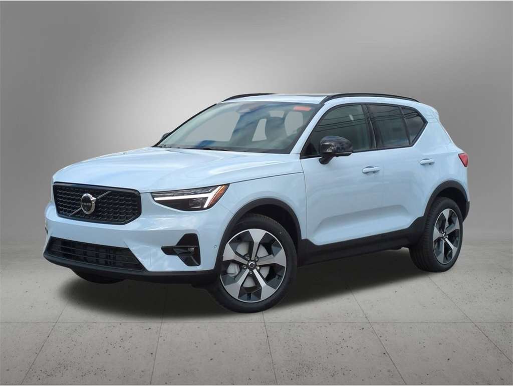 2026 Volvo XC40 Plus's photo