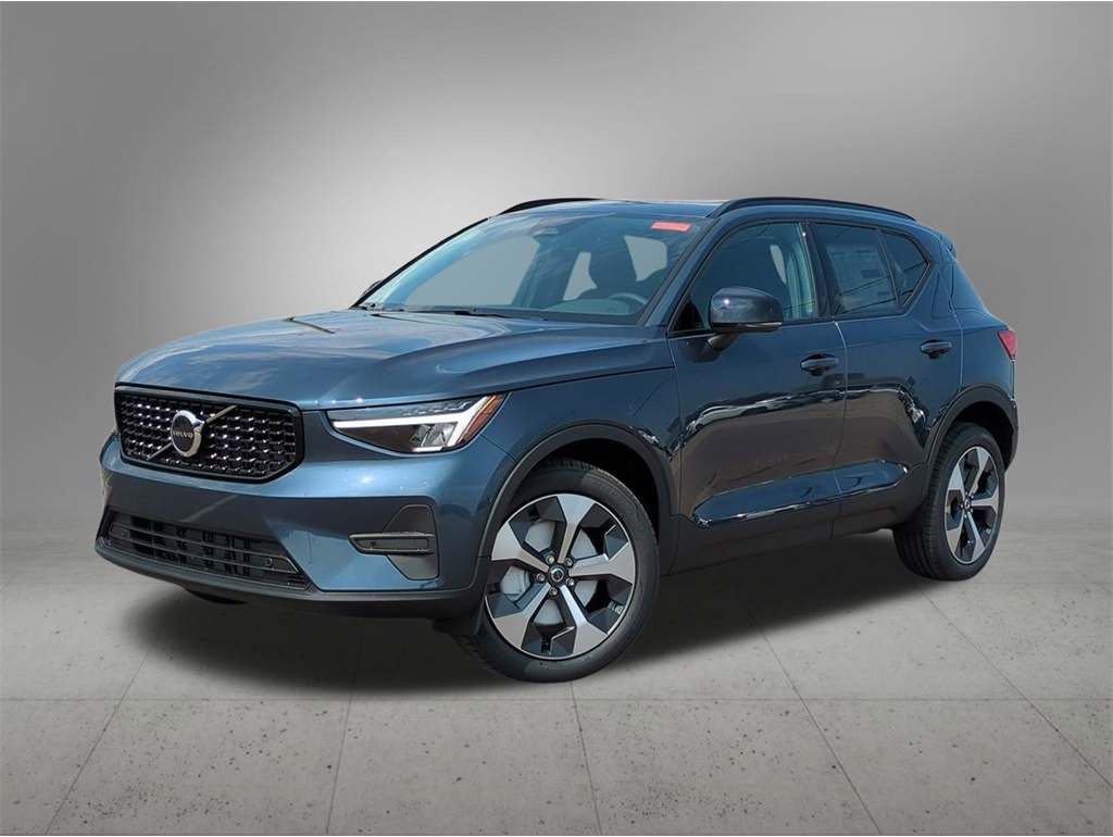 2026 Volvo XC40 Core