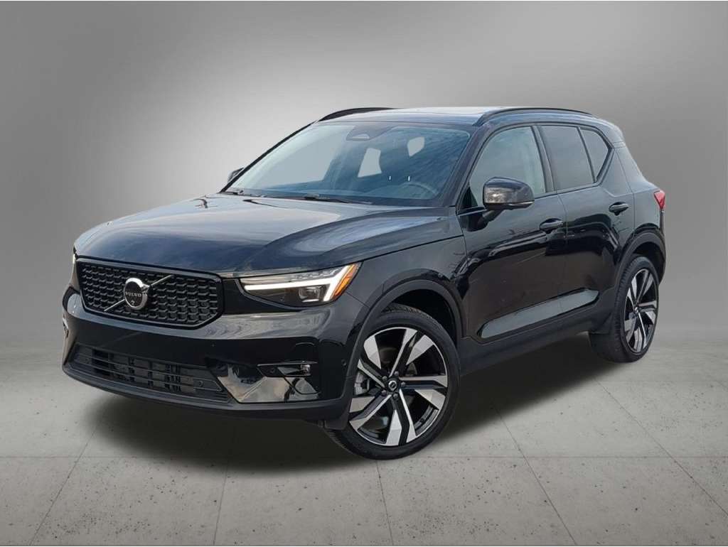 2025 Volvo XC40