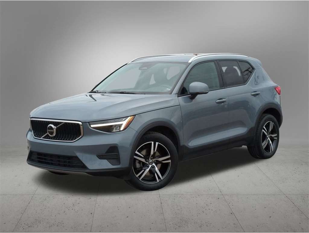 2023 Volvo XC40 Core's photo